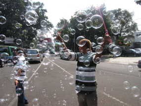 Bandung Dalam Gelembung Sabun