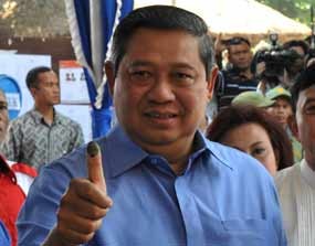 SBY Bisa Adopsi Program JK dan Mega