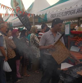 Seribuan Warga Bandung Serbu FJB di Tegallega