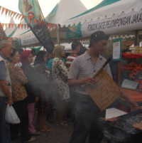 Seribuan Warga Bandung Serbu FJB di Tegallega