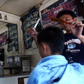 Jelang Masuk Sekolah, Pangkas Rambut Diserbu 