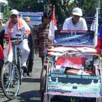2 Warga Malang Berangkat Haji dengan Genjot Becak dan Bersepeda