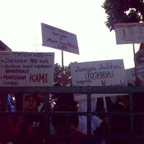 Ratusan Buruh Toshiba Geruduk PHI