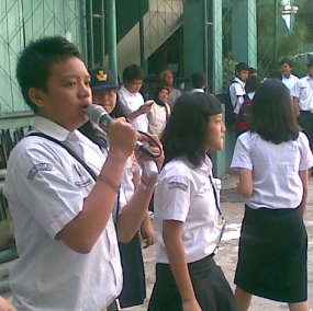 Murid Baru Diganjar Lagu Ary Ginanjar