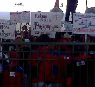 Buruh Toshiba Geruduk PHI