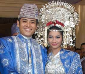 Vira Yuniar Menantu Kesayangan Ayah Ryan