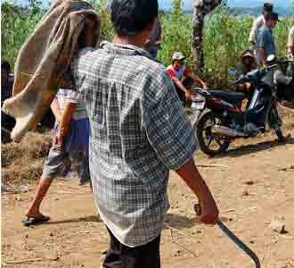 Sengketa Lahan, Warga Angkat Senjata