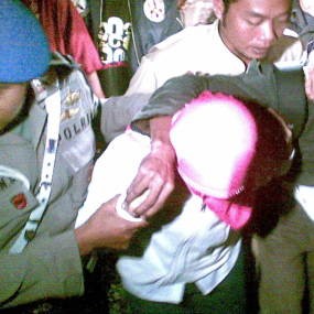 Endang Bujuk Susanto Agar Turun