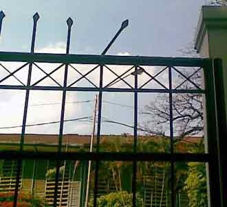 Taman Maluku Digembok