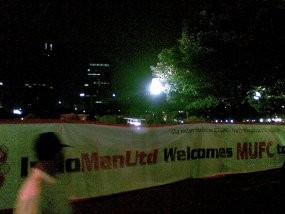 Fans MU Indonesia Berduka di Ritz Carlton