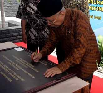 Menpera Resmikan Rusunawa UGM