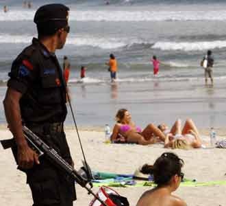 Polisi Jaga Kuta Bali