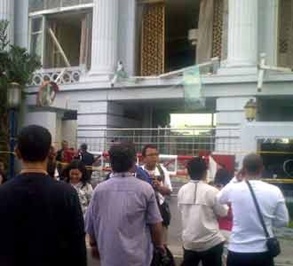 Warga Masih Serbu Lokasi Ledakan