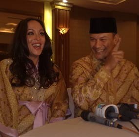 Tak Takut Bom, Angelina Sondakh 7 Bulanan di Tempat Umum