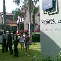 Water Canon dan Brimob Siaga di Hotel Novetel