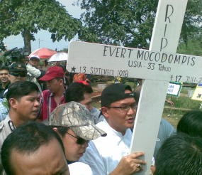 Evert Mocodampis Aktif Sebagai Pelayan di Gereja