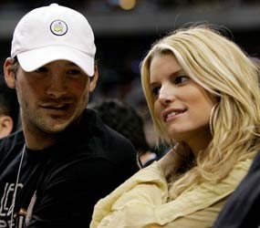 Ngotot Minta Cincin Tunangan, Jessica Simpson Dicampakkan Pacar