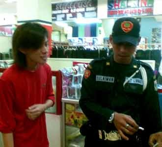 Belasan Perokok Digaruk