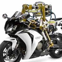 Robot Biker Handal Kendarai Motor