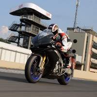 Menunggu Aprilia RSV4? Sabar...