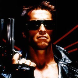 Hunus Pisau Besar, Arnold Schwarzenneger Bikin Heboh di Twitter