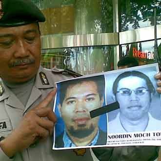 Mengejar Noordin M Top