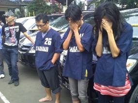 Wow! 2 Bulan Tipu 65 Unit Mobil Rental