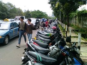 Awas Ranjau Paku di Jalanan!