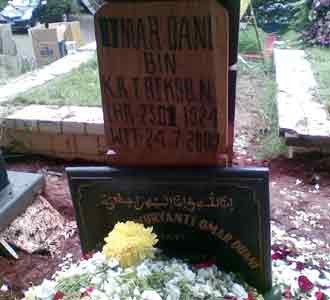 Omar Dhani Dimakamkan