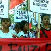 Capek Diburu Satpol PP, Puluhan Gepeng Demo Foke