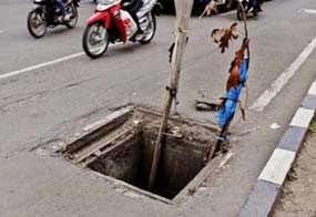 Jalanan di Tebet Rusak dan Berlobang
