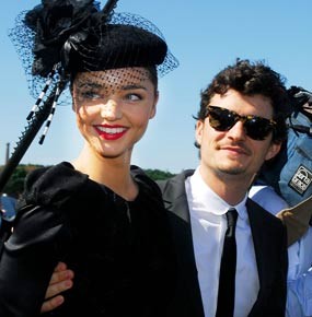 Demi Model Lingerie, Orlando Bloom Stop Jadi Bajak Laut