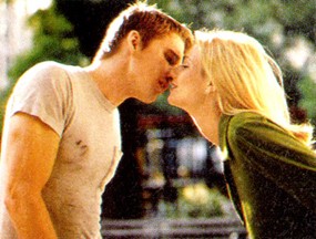 Latih Ciuman dan Tingkatkan Performa Ranjang Anda!