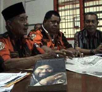 Buku Surya Paloh Diprotes Yan Paruhum