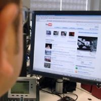 Aksi Bugil Massal Hebohkan YouTube 