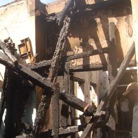 Balita Main Korek Api, Rumah Ludes Terbakar