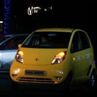 Tata Nano Cari Teman di Indonesia