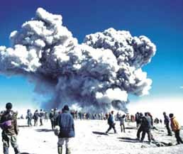 Jalur Pendakian Gunung Semeru Ditutup Sementara