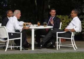 Obama Undang Minum Bir di Gedung Putih