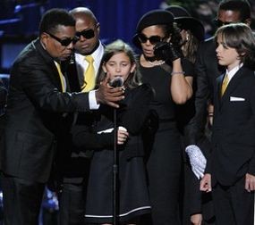 Ibu Michael Jackson Dapatkan Hak Wali Anak