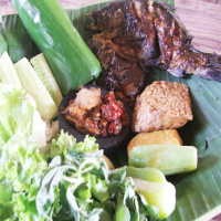 Ikan Bakar, Nasi Timbel Plus Sambal Terasi!