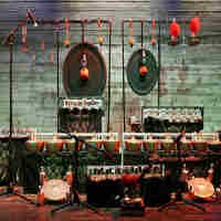 Ratusan Robot Beraksi Main Gamelan