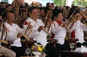 SBY: Hormat pada Pemimpin Kunci Keberhasilan