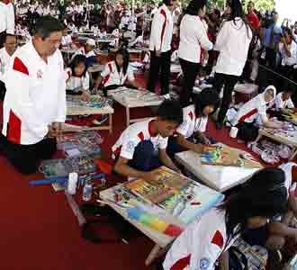 SBY Tinjau Lomba Cipta Seni Anak