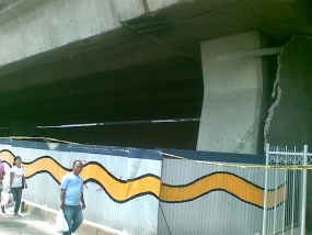 Tembok Fly Over Senen Dirobohkan, Bus TransJ Pindah Jalur