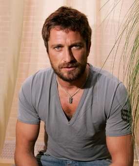Gerard Butler Senang Perempuan Berdada Besar