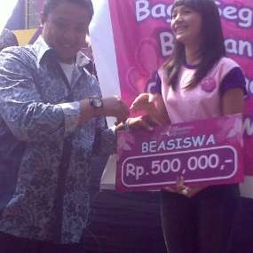 16 Siswi SMP dan SMA di Jabar Terima Beasiswa Persahabatan 