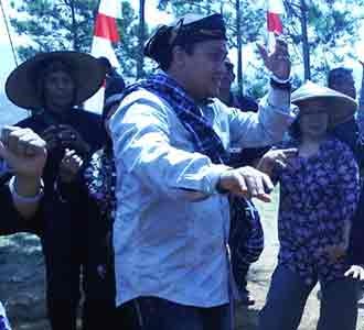 Dede Yusuf Ngibing