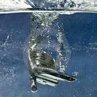 Ditelan Laut, Ponsel Selamat Berkat Casing