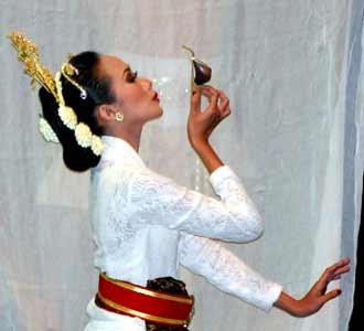 Kenalkan Batik Lewat Sendratari Batik